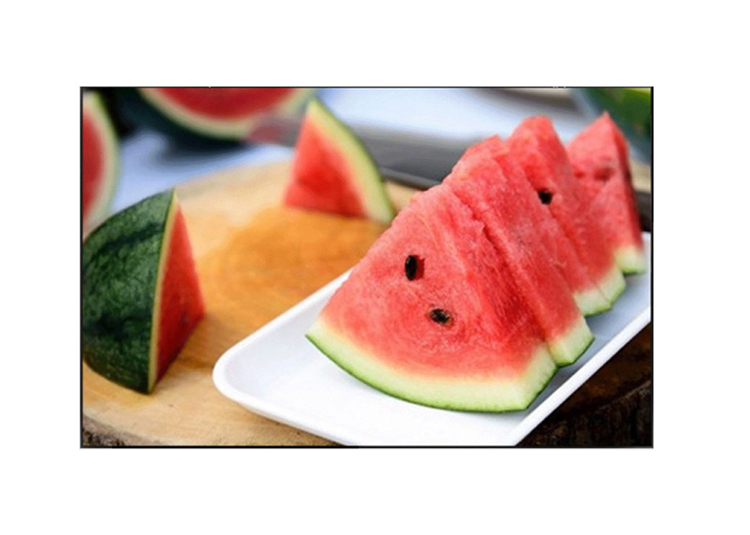 Wall mounted advertising machine